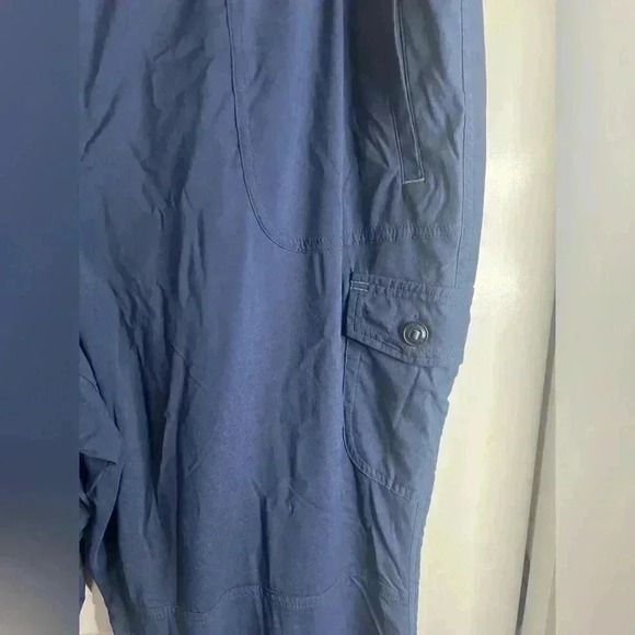 L.L. Bean Women’s Navy Water Repellant Midrise Straight Leg Comfort Trail Pants - Picture 2 of 8